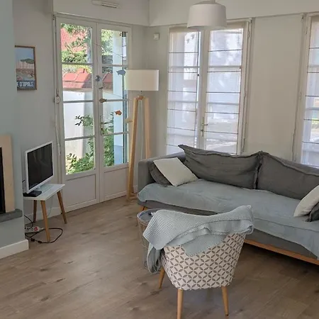 Maison Au Coeur Du Golf Des Pins Avec Terrasse & Velos 빌라 *